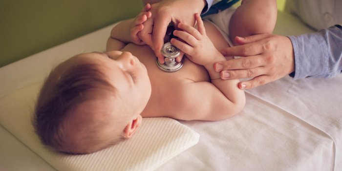 Rhinite du bébé : symptômes et traitements chez le nourrisson