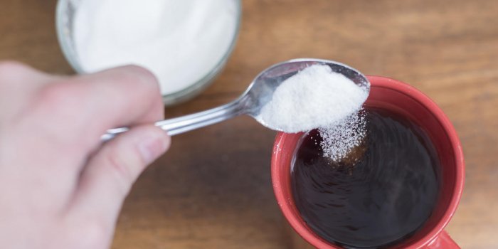 Aspartame, stévia : ces sucres à ne pas mettre dans votre café