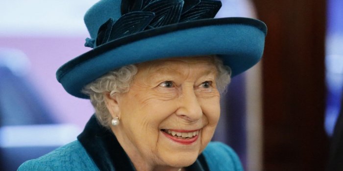 Covid-19 : Elizabeth II positive, elle souffre de symptômes légers