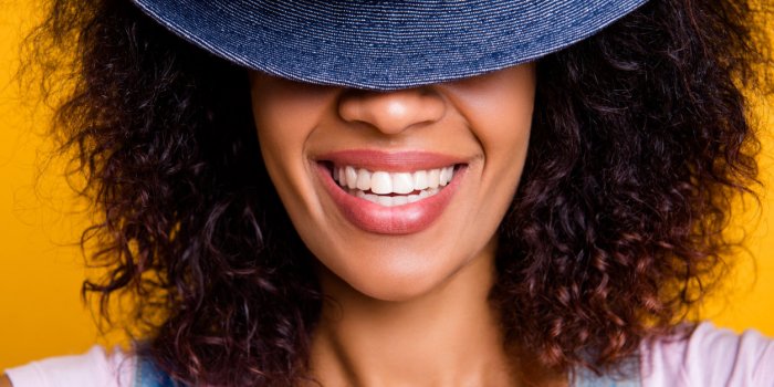 Cinq erreurs qui jaunissent les dents