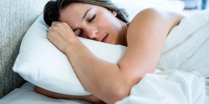 Sommeil : 4 problemes que vous risquez si vous dormez sur le ventre