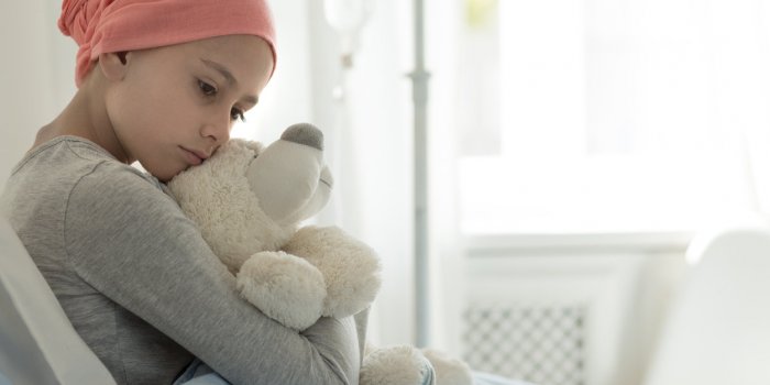 Leucémie : après plus de 90 séances de chimio, un garçon de 4 ans à vaincu la maladie 