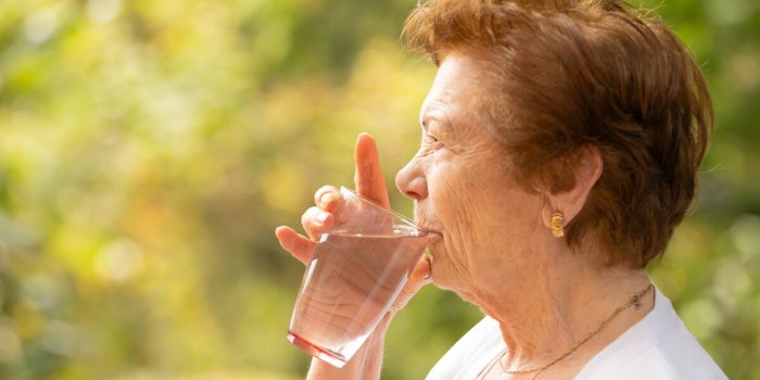 7 signes que vous buvez trop d’eau