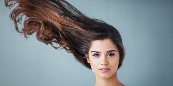 5 astuces pour faire pousser les cheveux plus vite selon une dermatologue
