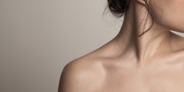 5 erreurs qui abiment la peau, selon un dermatologue