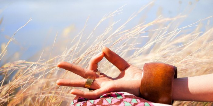 Mudras : 6 positions de yoga des mains pour lacher prise