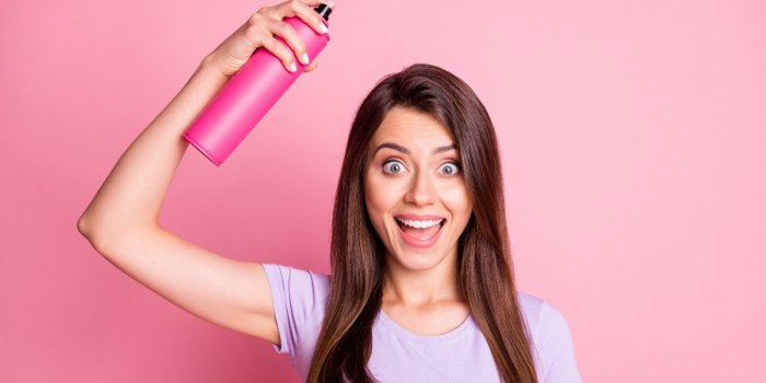 Laque pour cheveux : 10 utilisations etonnantes qui simplifient le quotidien