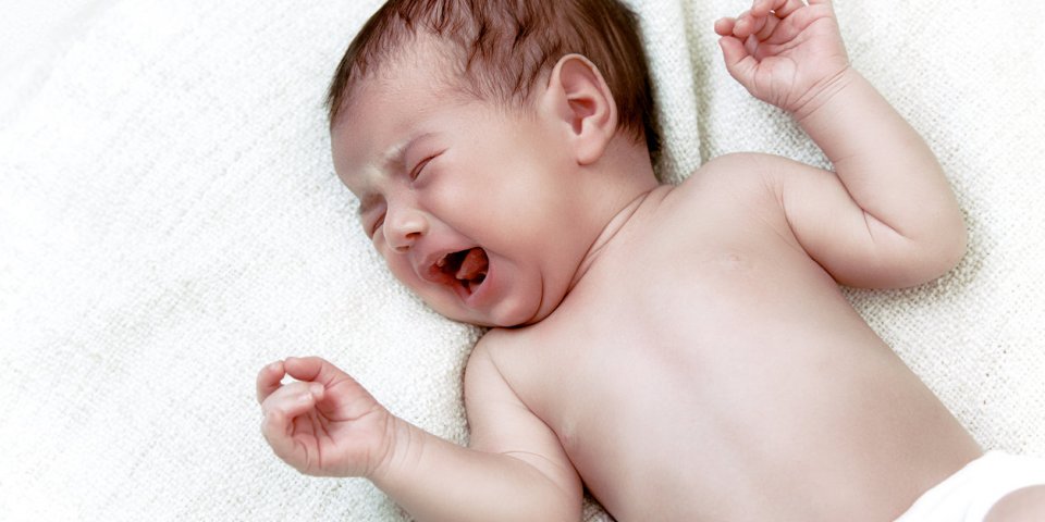 Coliques du nourrisson/bébé : que faire pour soulager ces crises de pleurs intenses ?