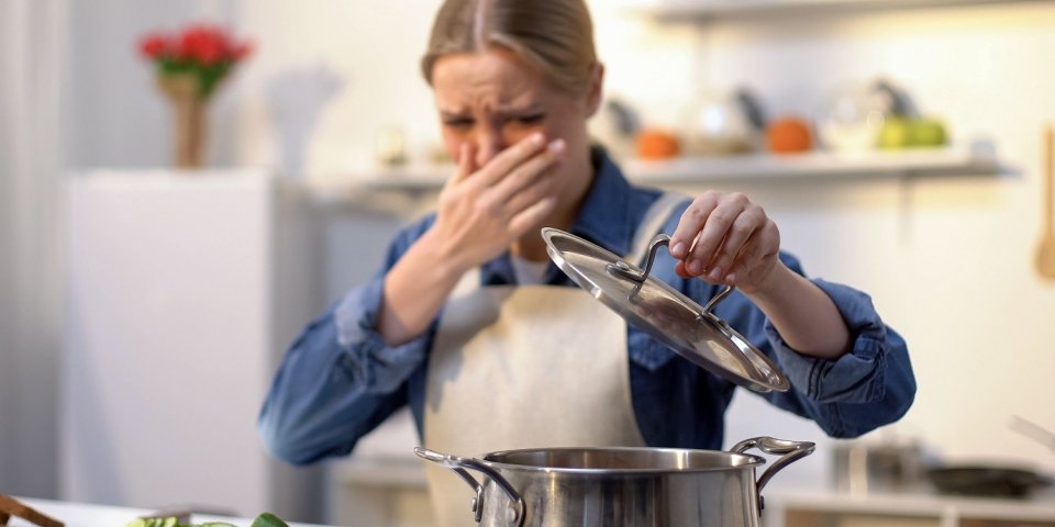 Variant Omicron : quel symptôme de l'odorat survient si vous mangez chaud ?
