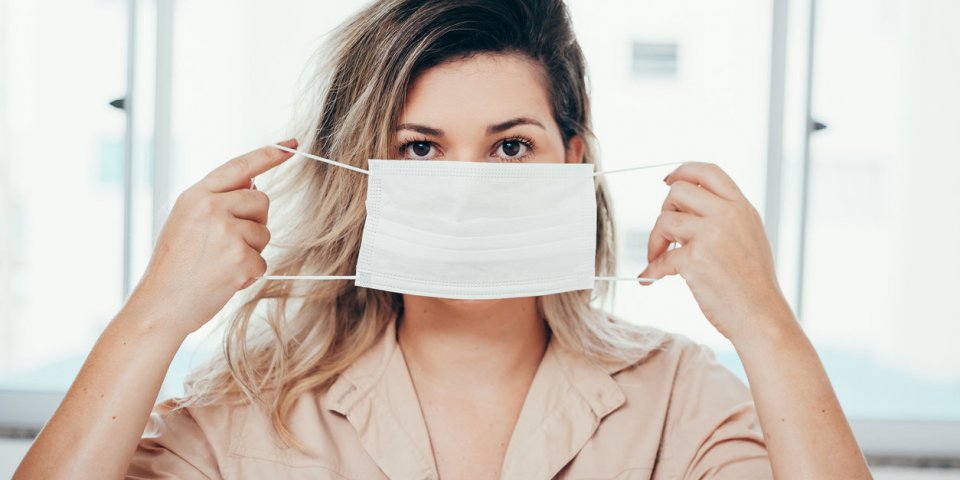 portrait of woman wearing surgical mask at home covid-19, coronavirus and quarantine concept