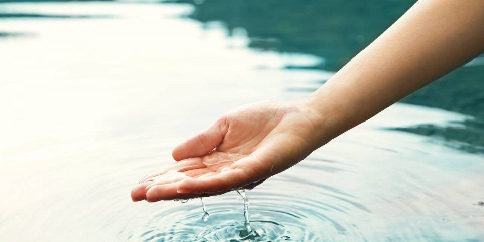 Hydroallergie : est-il vraiment possible d'être allergique à l'eau ?