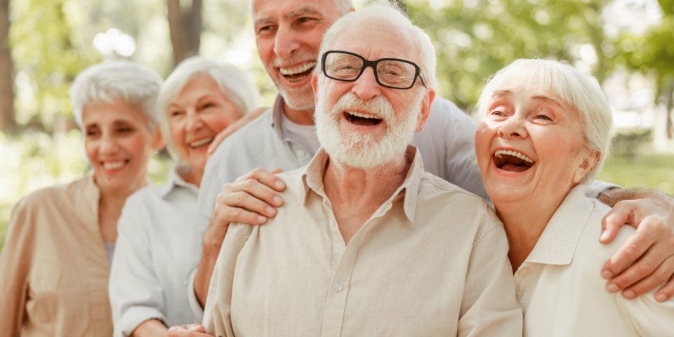 Pourquoi les hommes vieillissent plus vite que les femmes ? 
