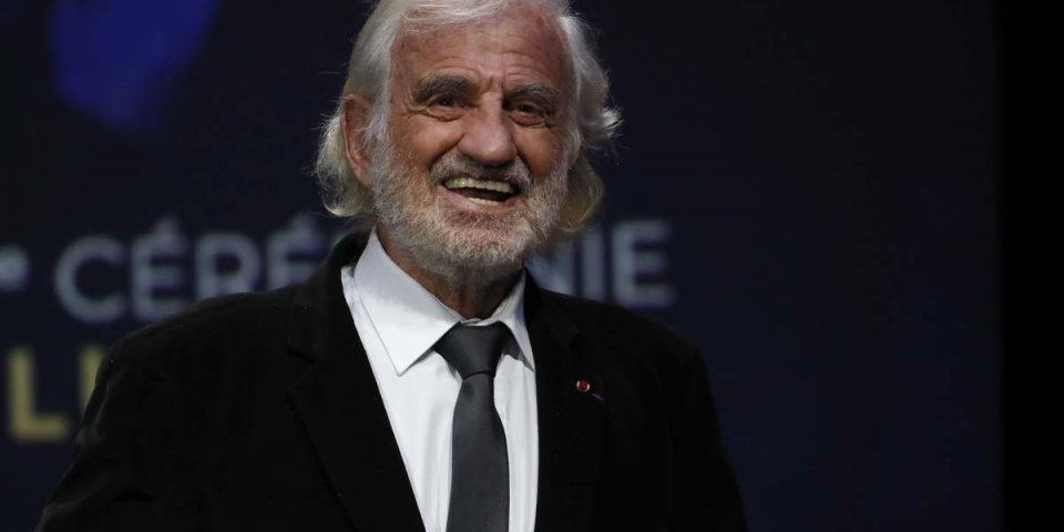 french actor jean-paul belmondo addresses the audience at the 23rd lumieres awards ceremony at the institut du monde arab...