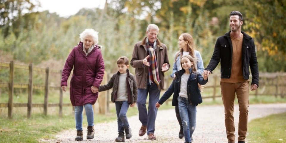 Alzheimer : une marche quotidienne réduit les risques