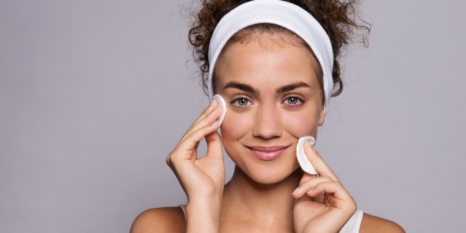 6 erreurs à éviter en nettoyant votre visage 