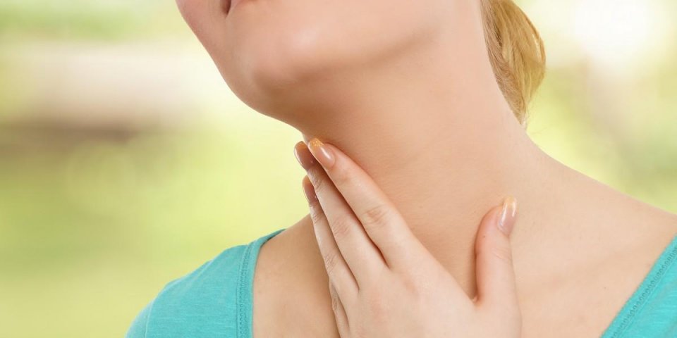11 solutions pour soigner un mal de gorge sans médicaments