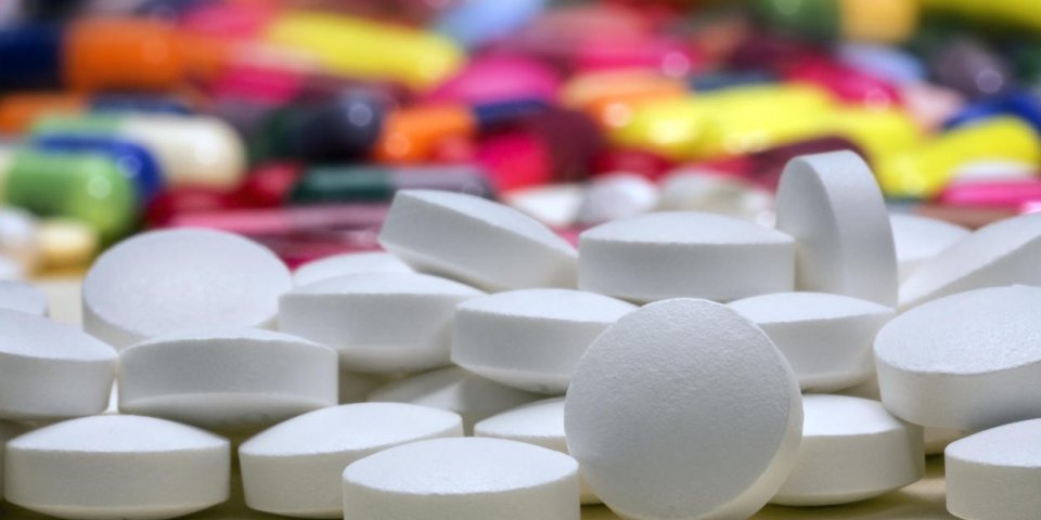 médicament - pilules et comprimés utilisés dans le traitement de la maladie et de la maladie