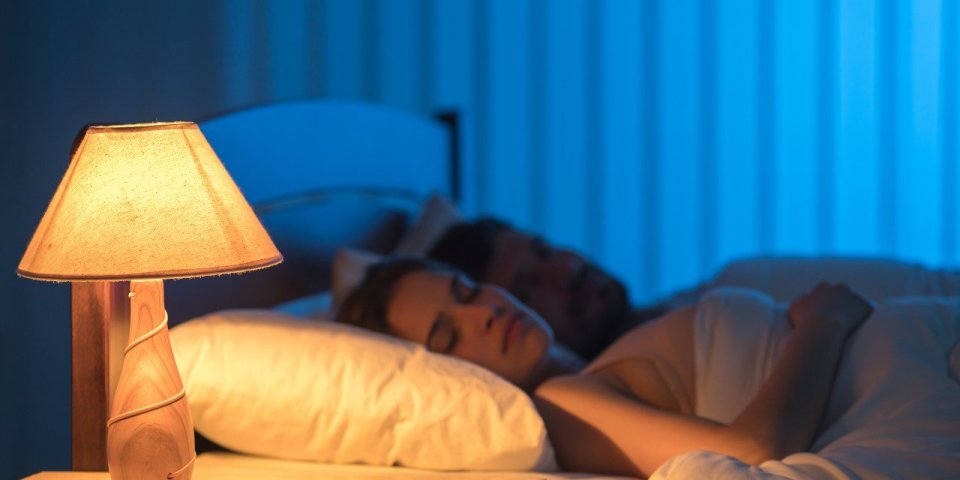 Diabète, maladie cardiaque : dormir la lumière allumée augmente les risques