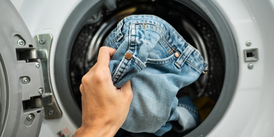Coronavirus : faut-il laver ses vêtements après chaque sortie ?