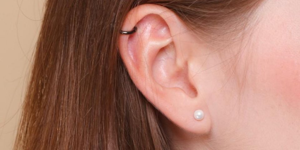 Piercing hélix à l'oreille : le temps de cicatrisation