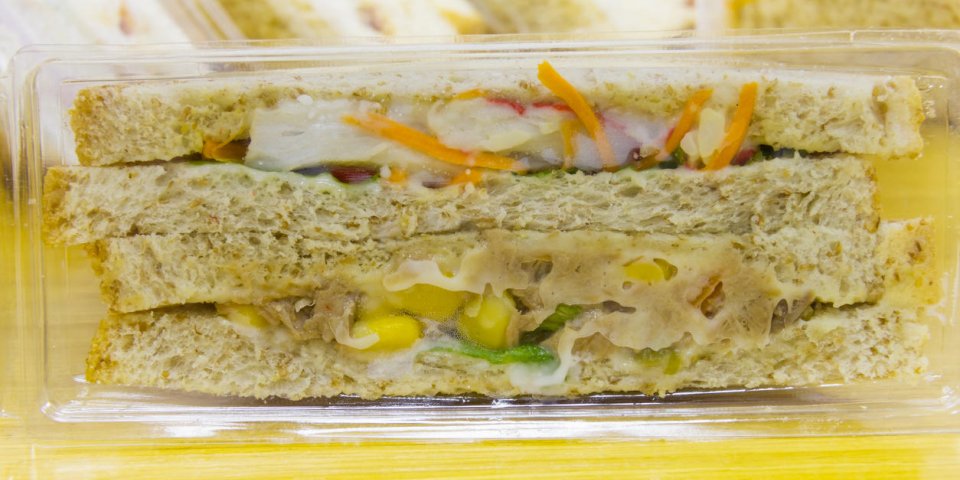 Rappel de sandwiches thon crudités à cause de la présence de bouts de plastique