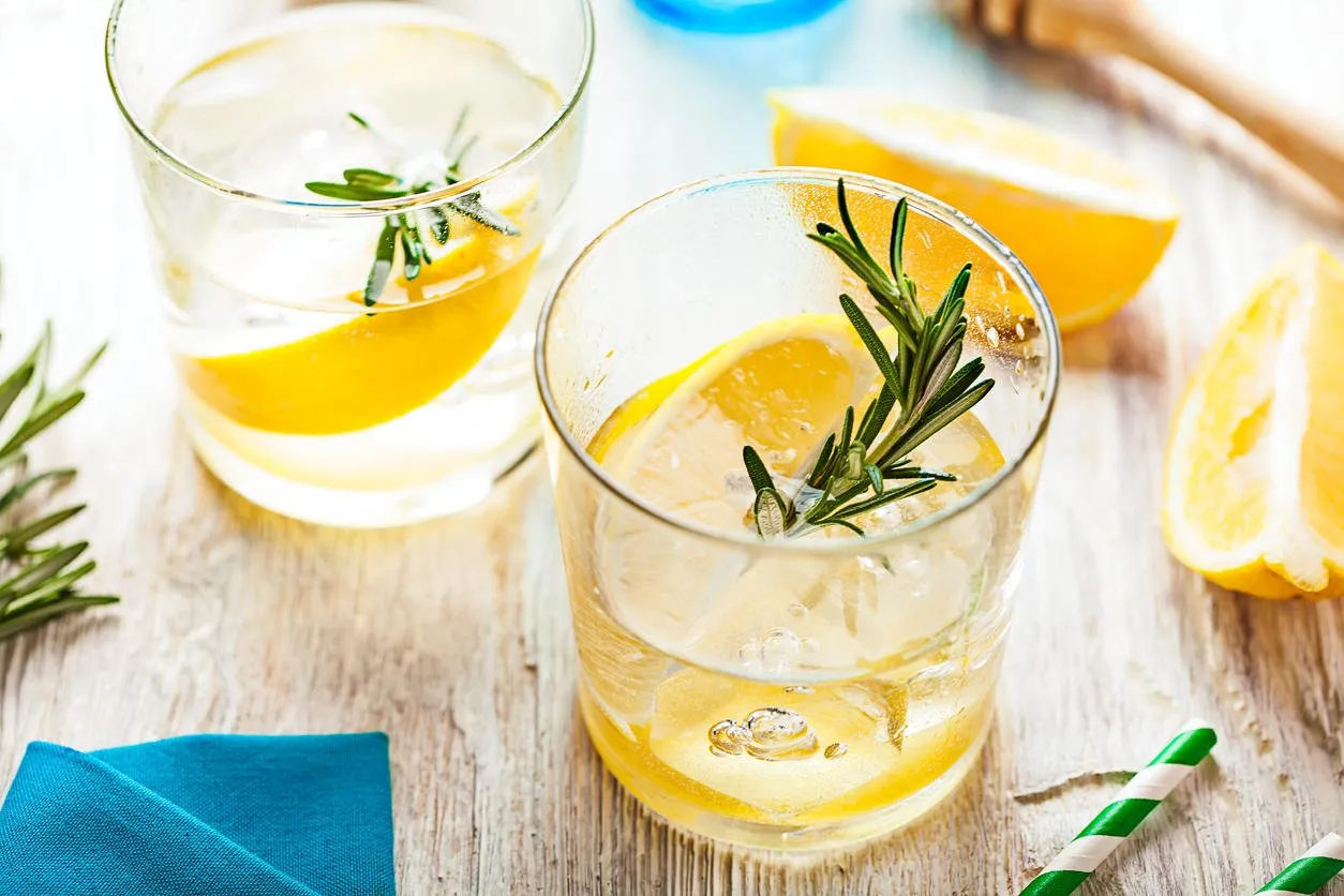 rosemary lemonade summer cold cocktail drink