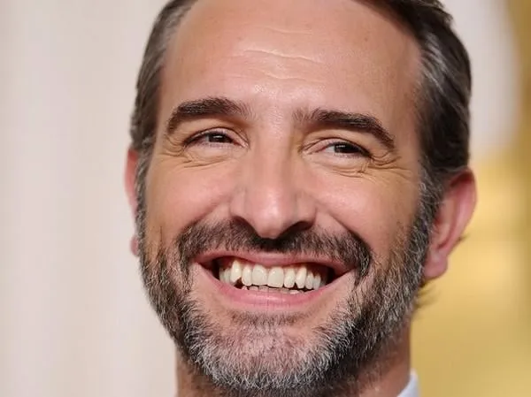 jean dujardin pose dans la salle de presse lors des 85e oscars annuels des oscars le 24 février 2013 à los angeles, ca, États-unis photo de lionel hahn abacapresscom
