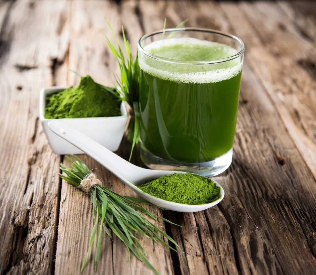 young barley and chlorella spirulina detox superfood