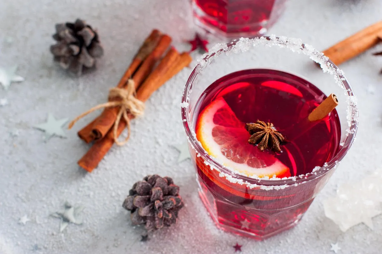 non-alcoholic mulled wine with lemon and cinnamon in glass glasses, selective focus