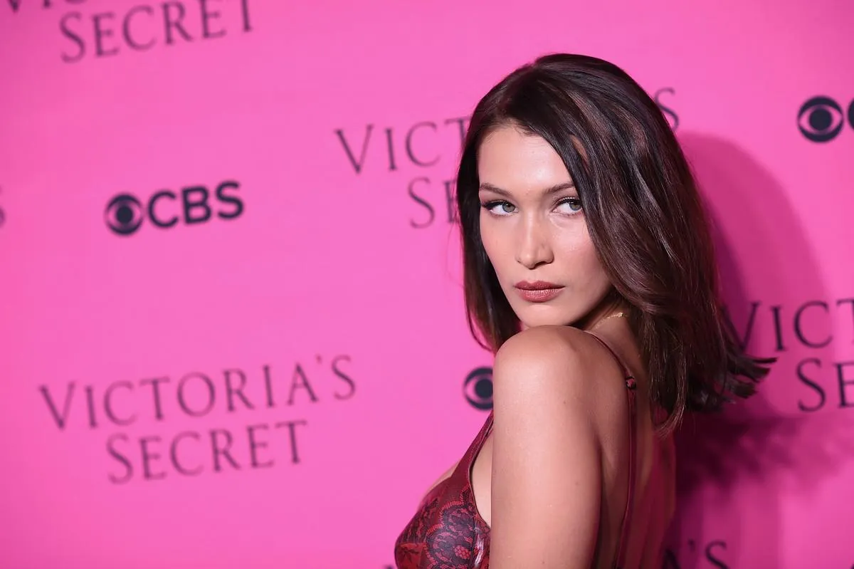 les anges secrets de victoria se rassemblent pour regarder le défilé de mode secret de 2017 victoria