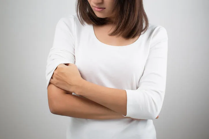 démangeaisons chez une femme