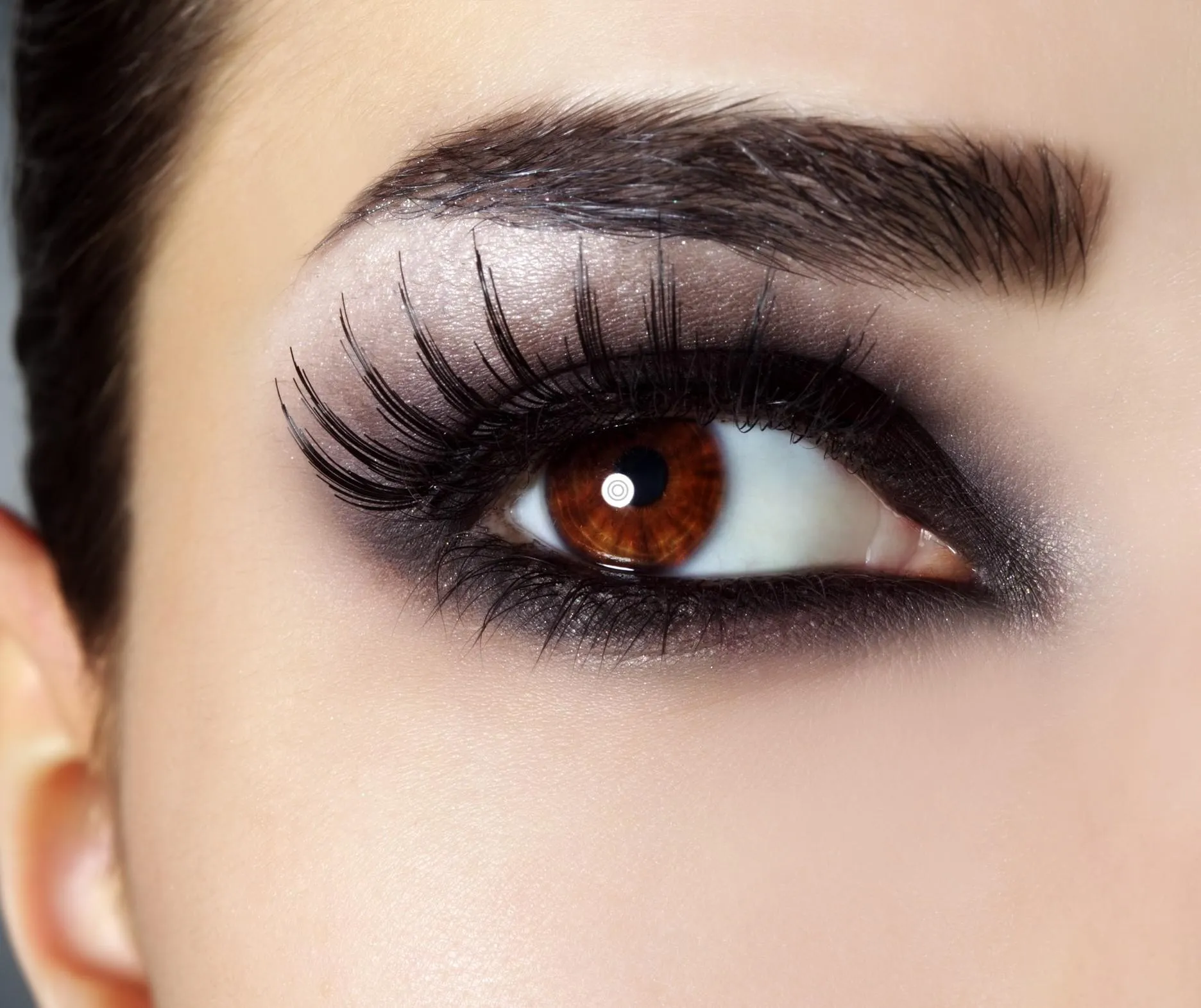 oeil avec maquillage de mode noir