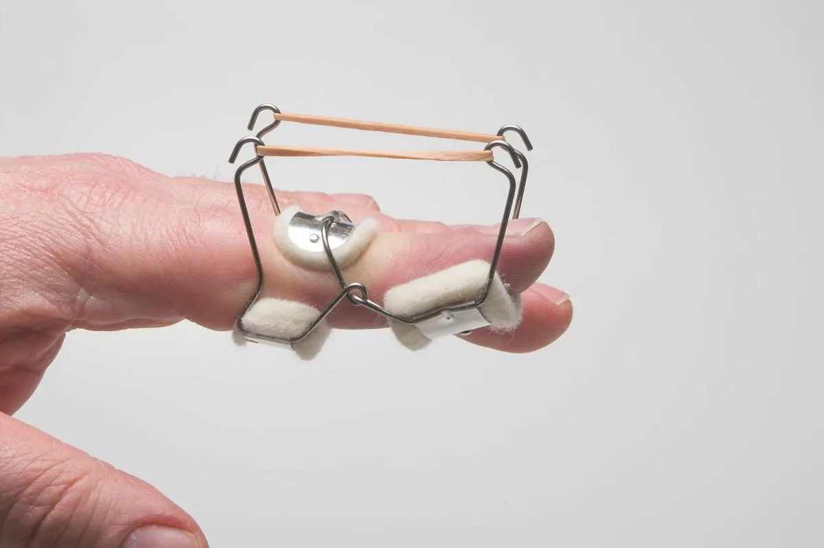 a brace to hold a broken finger