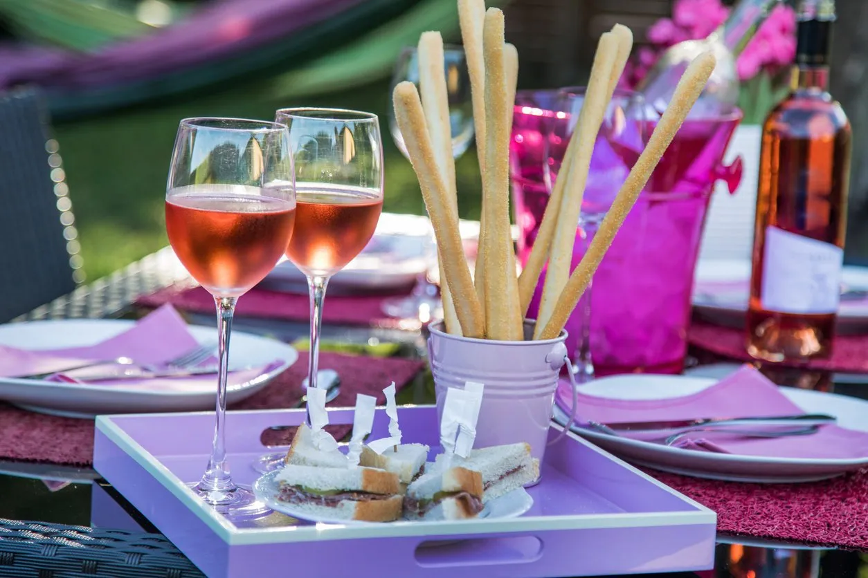 vino bicchieri tavola festa