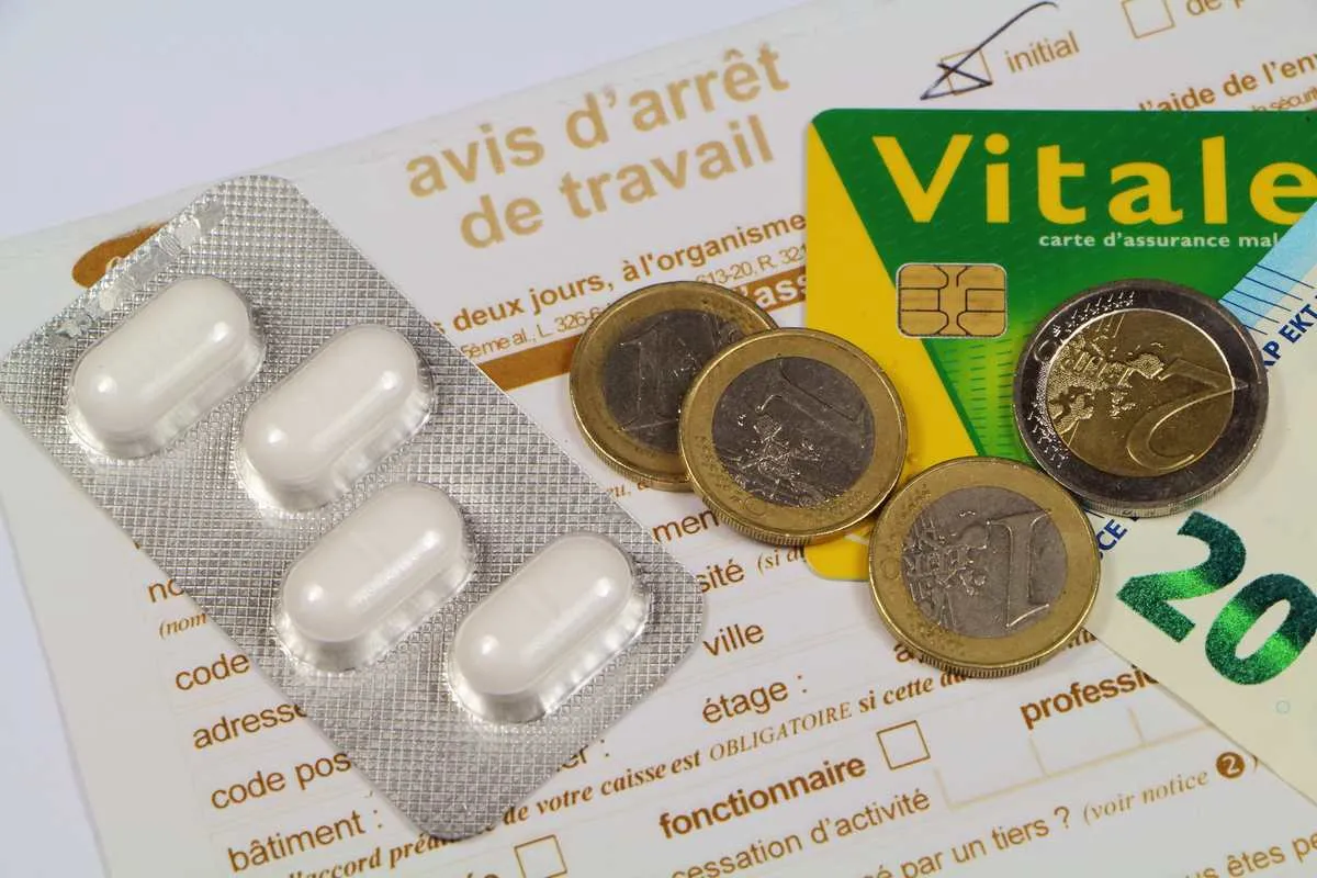avis d'arrêt de travail, carte vitale, pièces et billet
