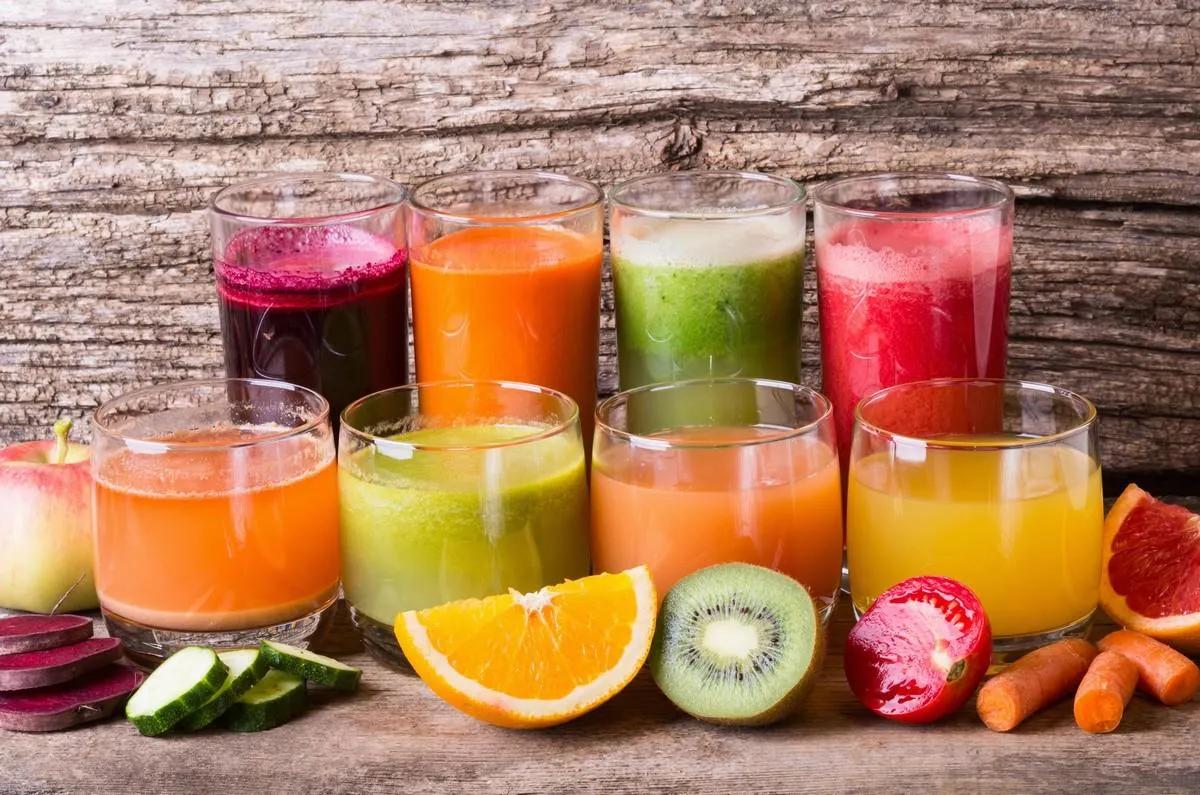 healthy fruit & vegetable juice on wooden background