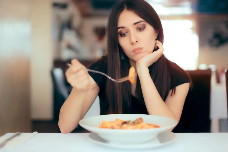 female customer unhappy with the dish course in restaurant