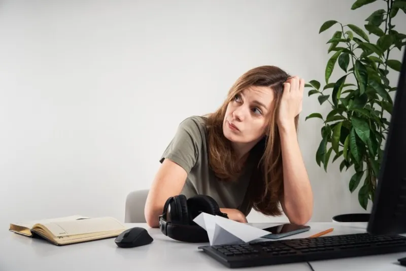 woman procrastinate at home workplace online work and home office problem