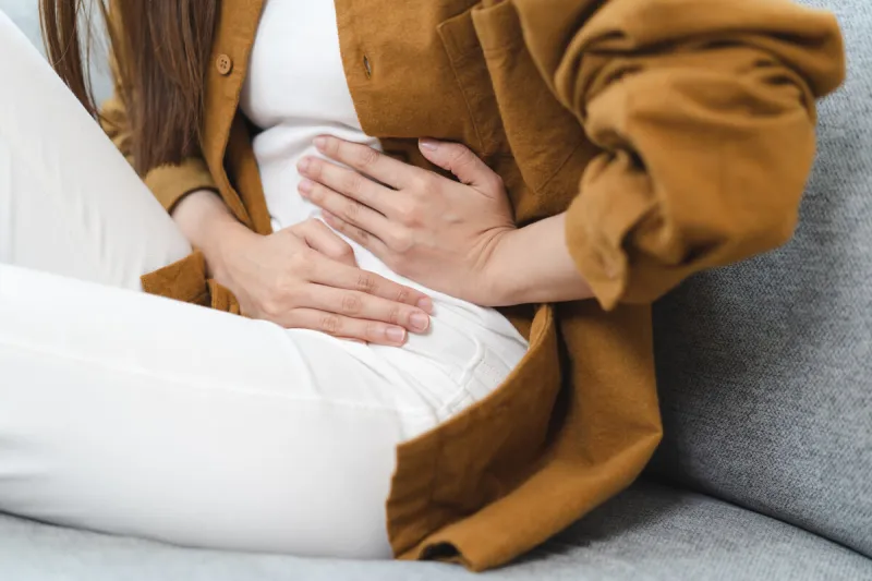 woman have stomach pain from menstruation