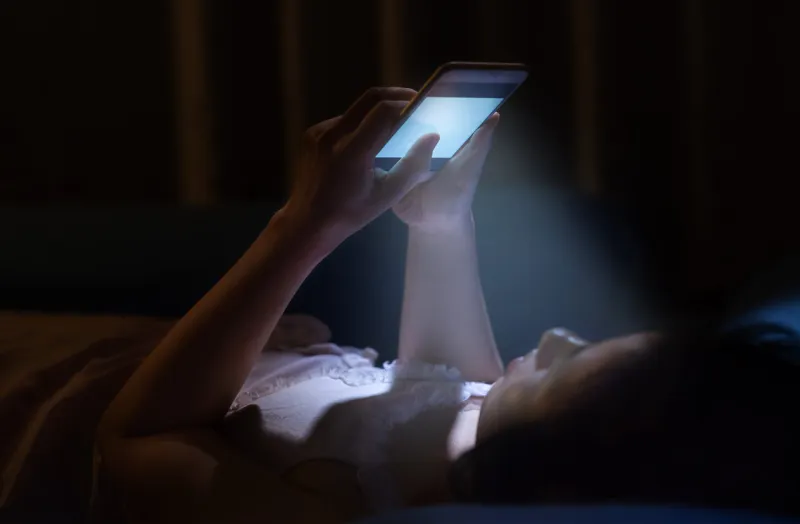 using cell phone at night lead to blindness