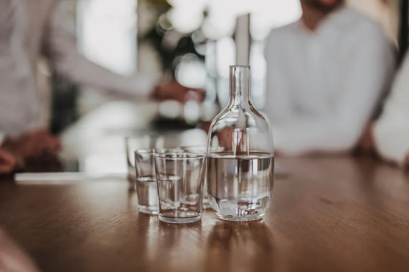 wasser , glas , gesellschaft