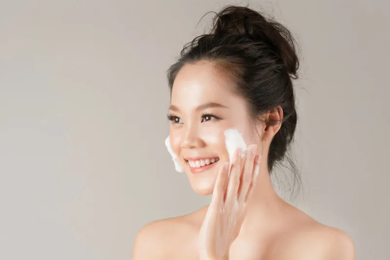 asian women are going to use a facial foam to wash cosmetics off the face