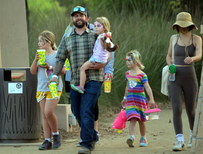 please hide children's faces prior to the publication - jack osbourne and family seen as they leave the malibu chilli cook-off labor day carnival in malibu, los angeles, ca, usa on september 6, 2021 photo by london entertainment splash news abacapresscom