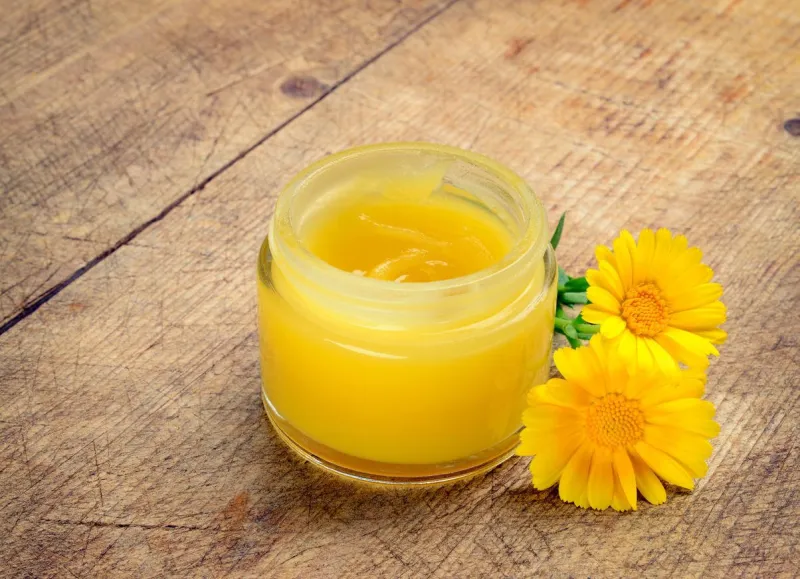crème de calendula et fleurs de calendula