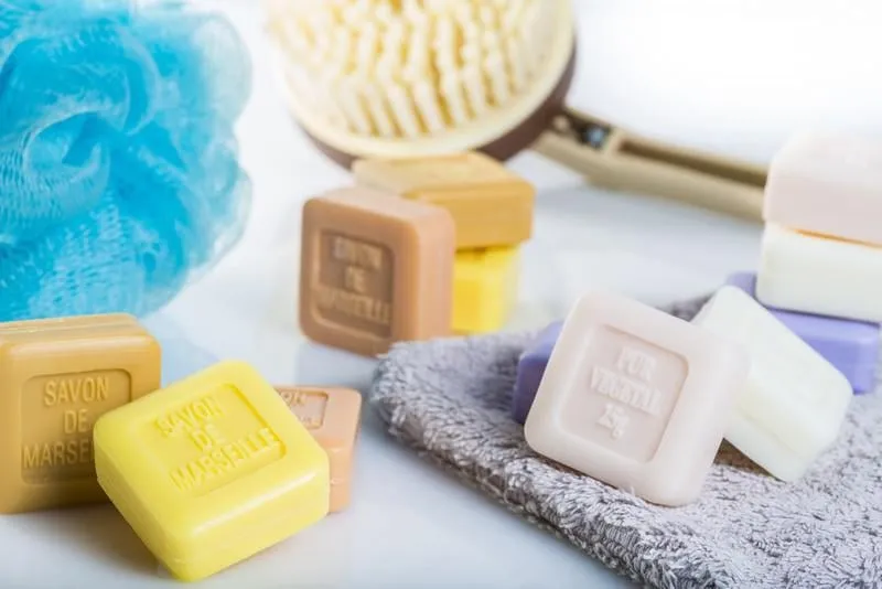 savons de marseille savonnettes colores