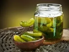 cornichons cornichons salés concombres natures mortes