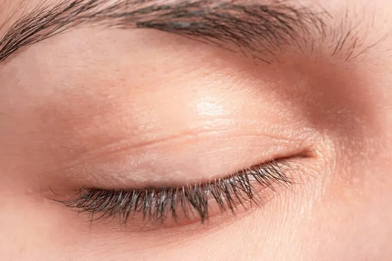 fermé les yeux féminins closeup