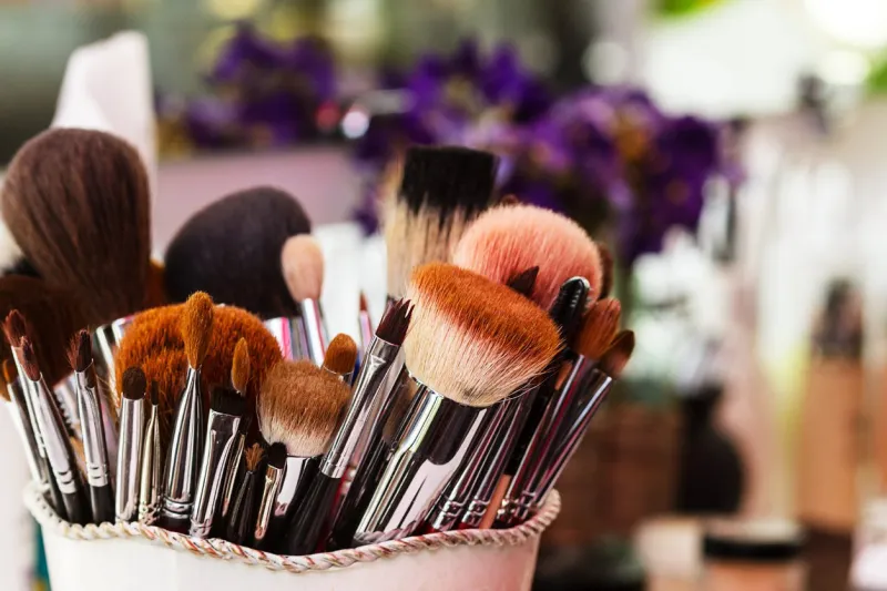 makeup brushes, workplace makeup artist