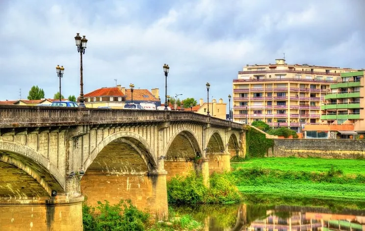 pont vieux, a bridge above the adour river in dax - france, landes
