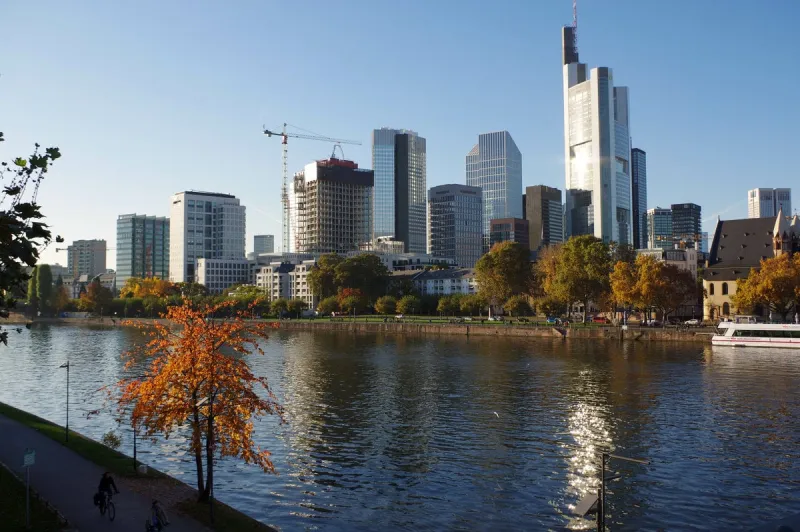 quai francfort sur le main en automne